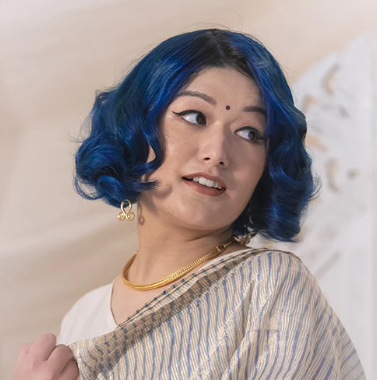 Female model featuring Sapphire Navy hair color from Paradyes wearing an Indian attire