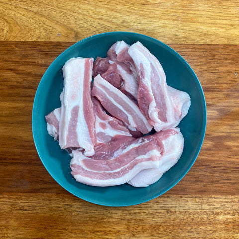 Preparing raw pork spare ribs