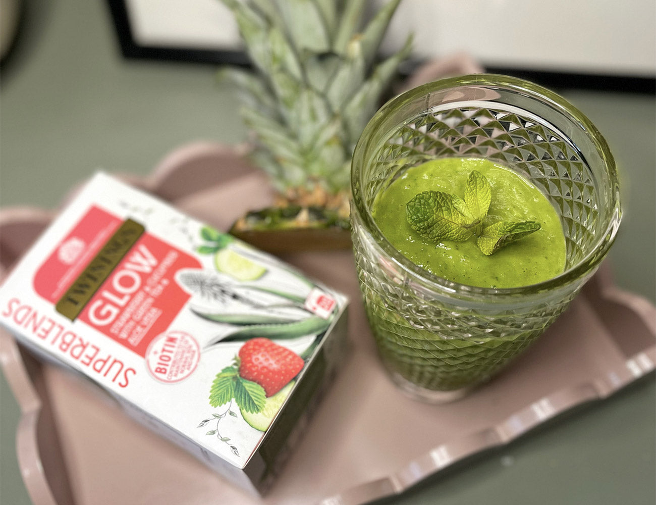 Green Glow Smoothie - Infused with Superblends Glow