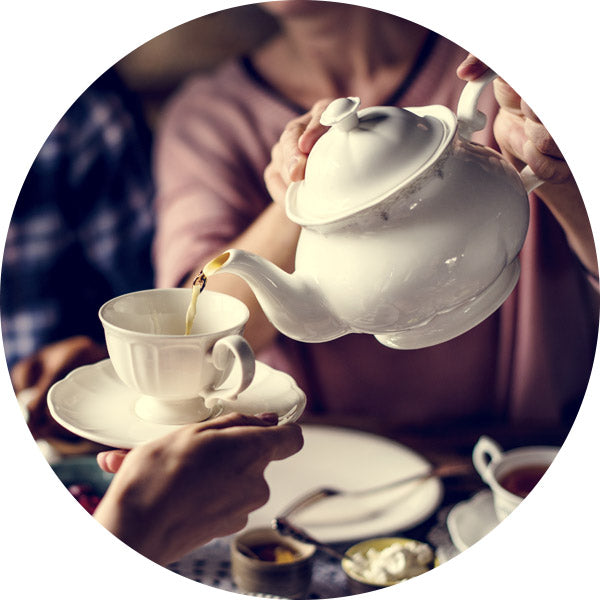 Pouring tea - Loose tea reading