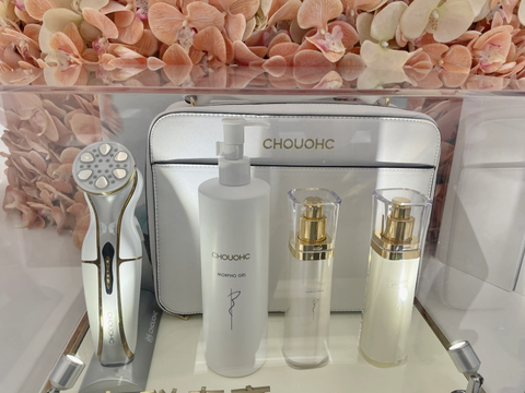 CHOUOHC THE MORPHO Skin Care Set With Stand