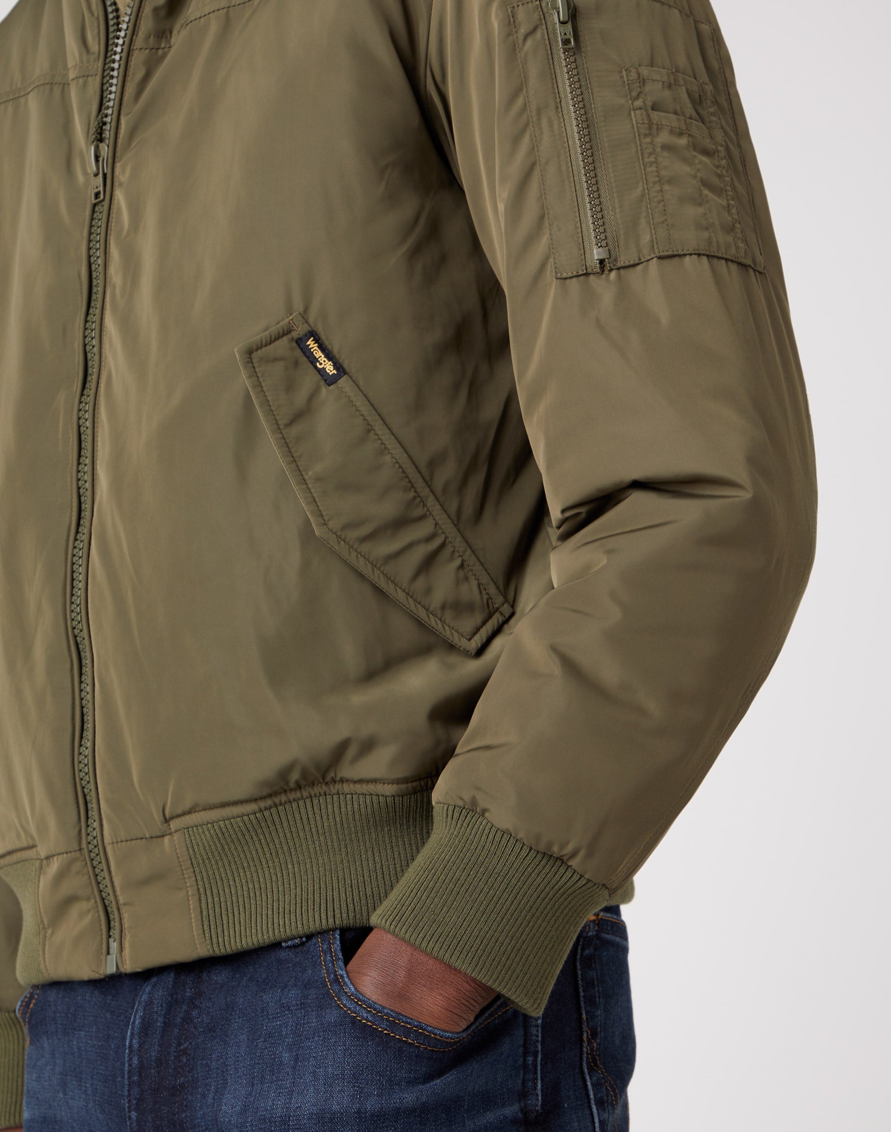 Bomber Jacket in Militare Green | WRANGLER Switzerland - WRANGLER Schweiz