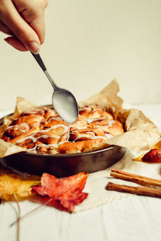 Cinnamon rolls cake