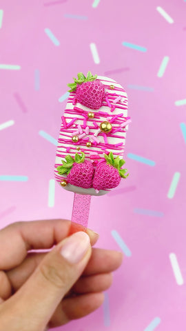 Cakesicles with mini strwberries