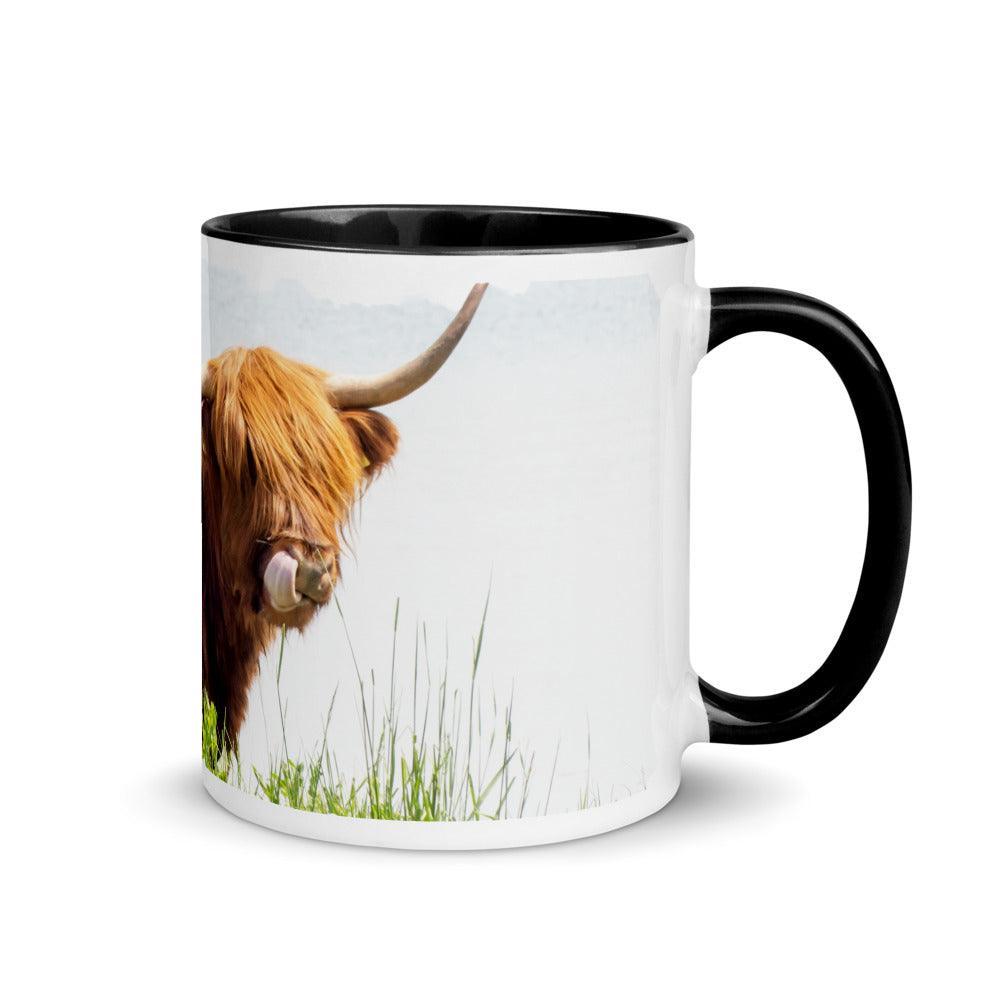 Hochlandrind am Wasser - Farbige Tasse Howling Nature