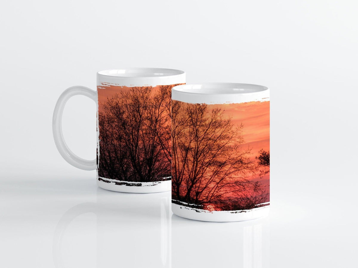 Sonnenuntergang hinter Bäumen - Tasse, weiß - Howling Nature