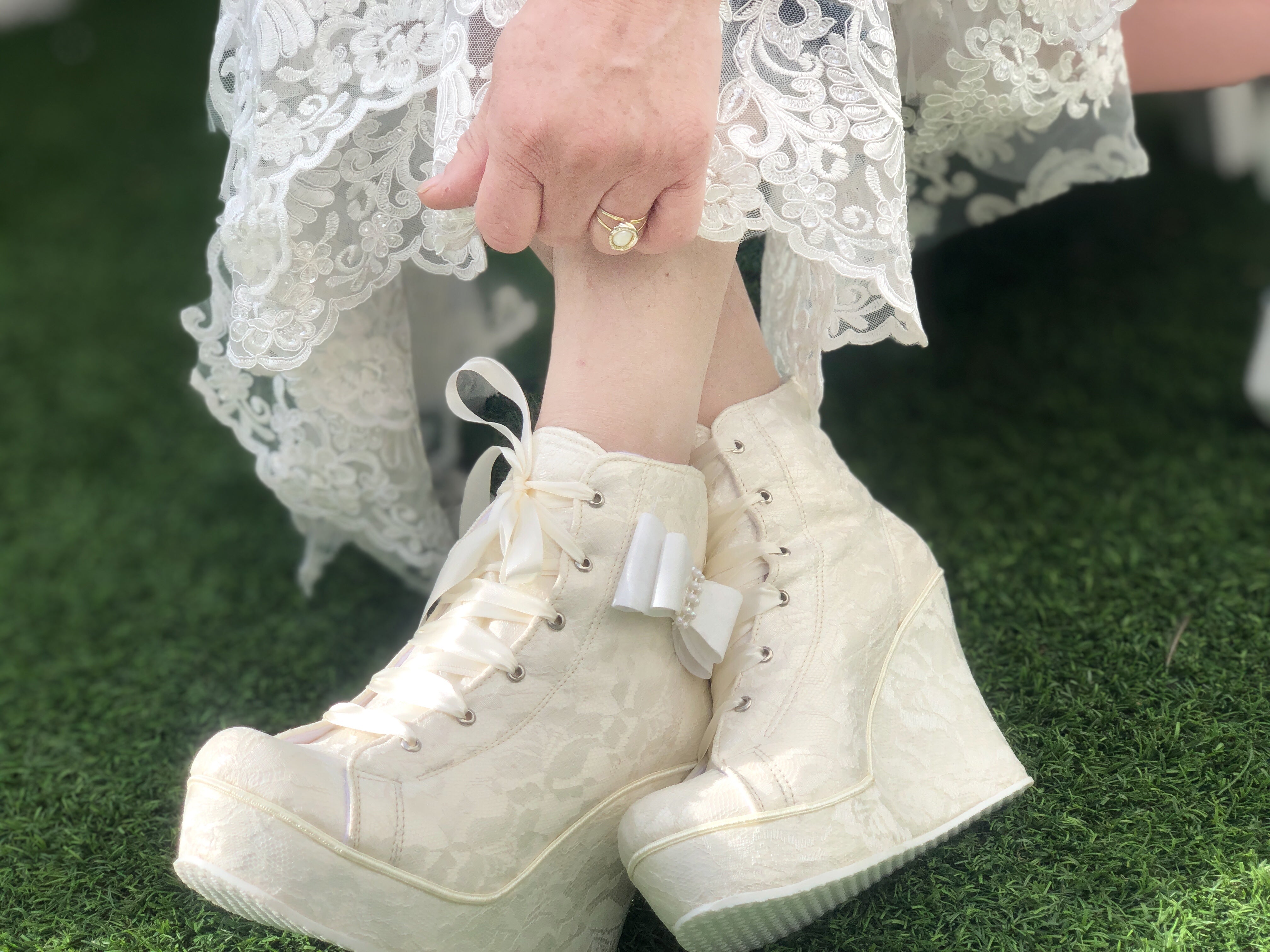 Misericordioso Cereza entrevista Zapato tenis de plataforma de novia para boda en encaje tipo bota – Valenta  Zapatos