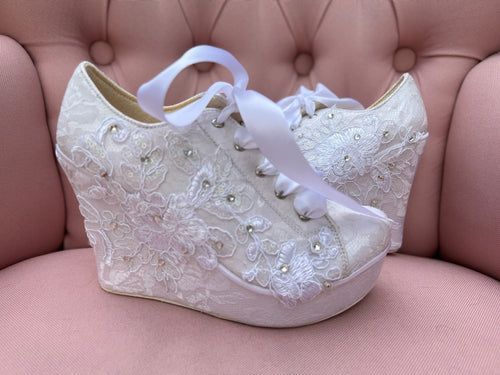Lace platform bridal tennis shoe – Valenta Zapatos