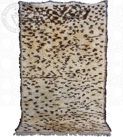 beni ourain freckle shag moroccan rug, size: 5.8 x 9.05 ft 175 x 275 cm