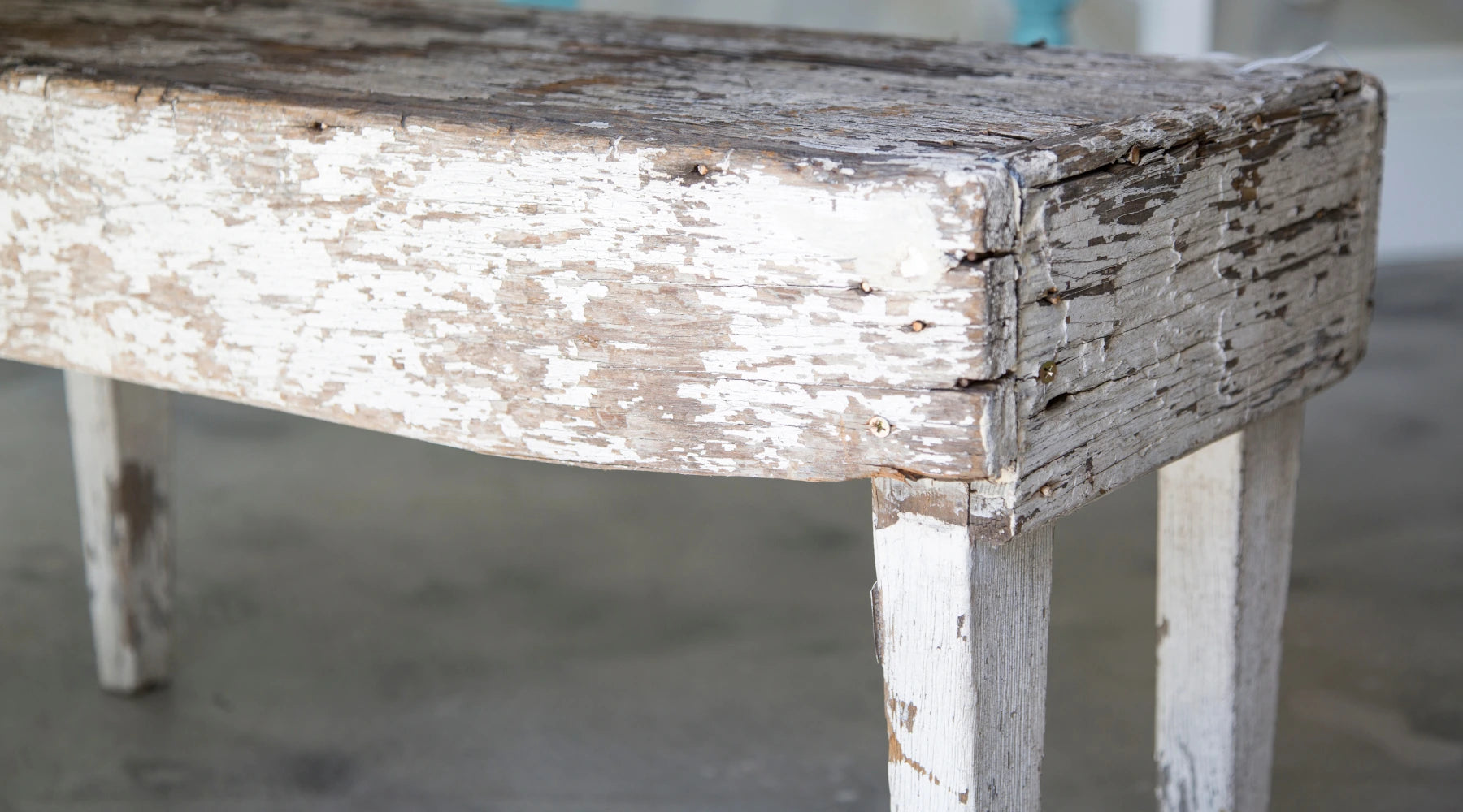 white distressed antique furniture bench