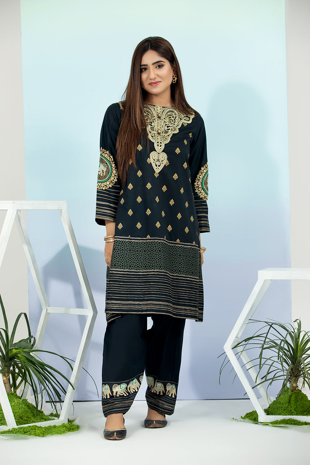 Explore the Elegant Style Of Pakistani Women's Fashion In