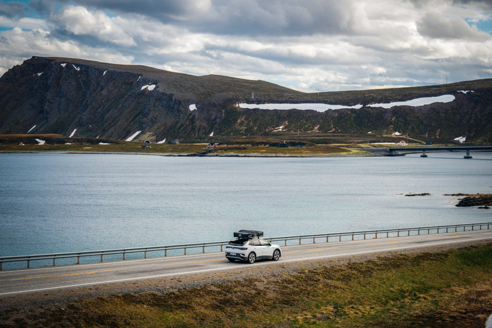 Volkswagen ID4 med taktält vid Nordkap