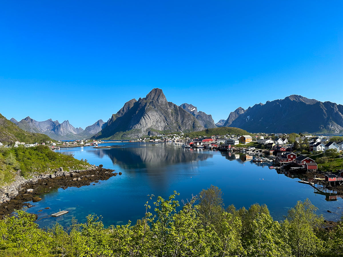 Den lilla fiskebyn Reine på Lofoten