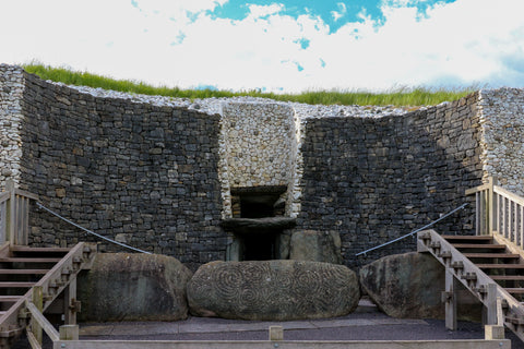 Newgrange roof box