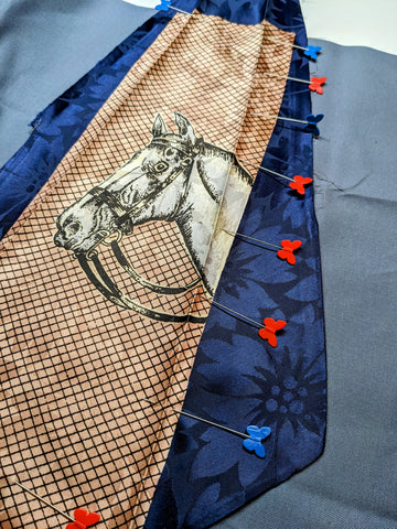 horse tie with pins