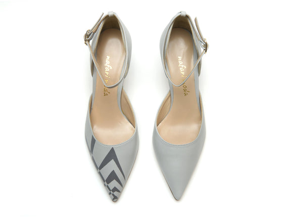 handpainted Italian comfortable gray pumps heels with pattern design