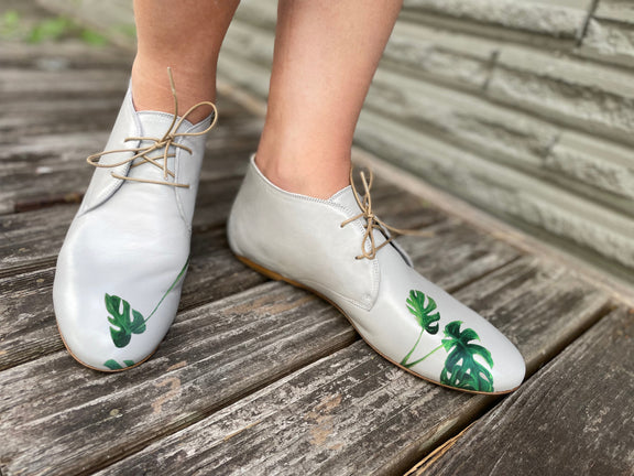 handpainted Italian comfortable gray chukka boots with leaf design