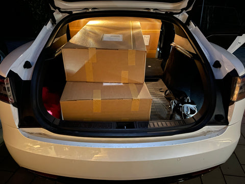 Tesla-Lastesel für Paketversand