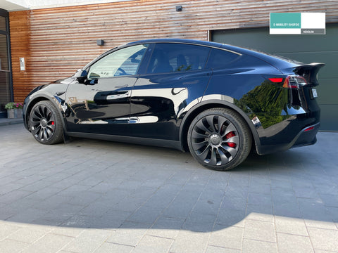 Attaching the bumper protection film to the Tesla Model Y – E-Mobility Shop