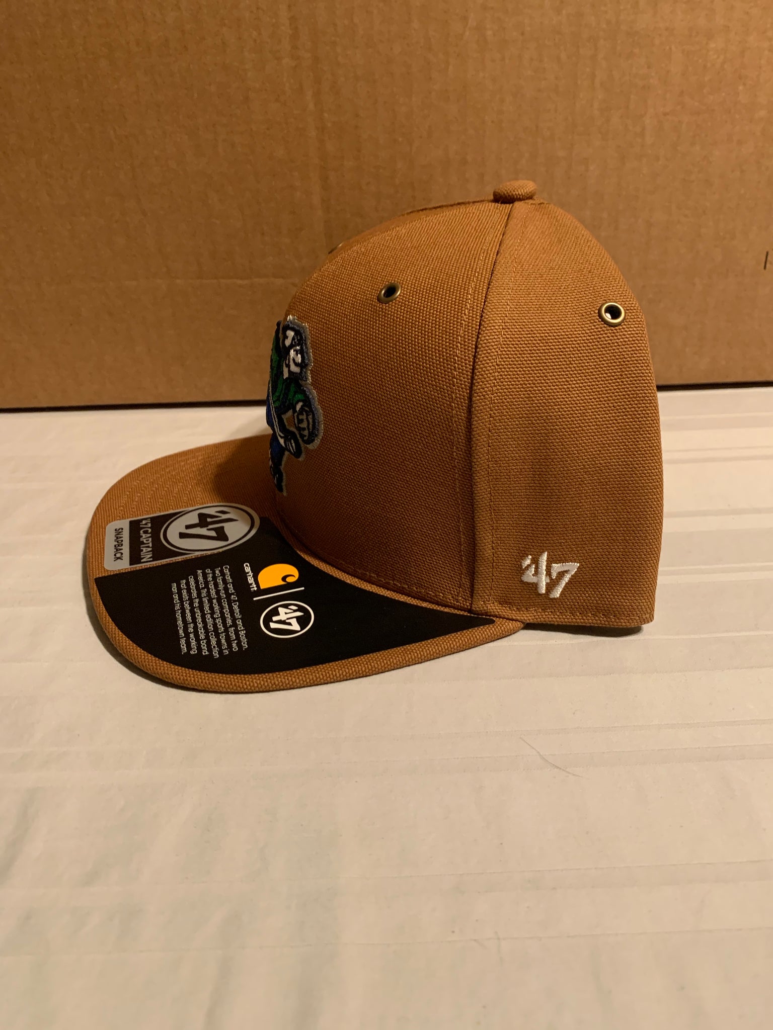 canucks carhartt hat