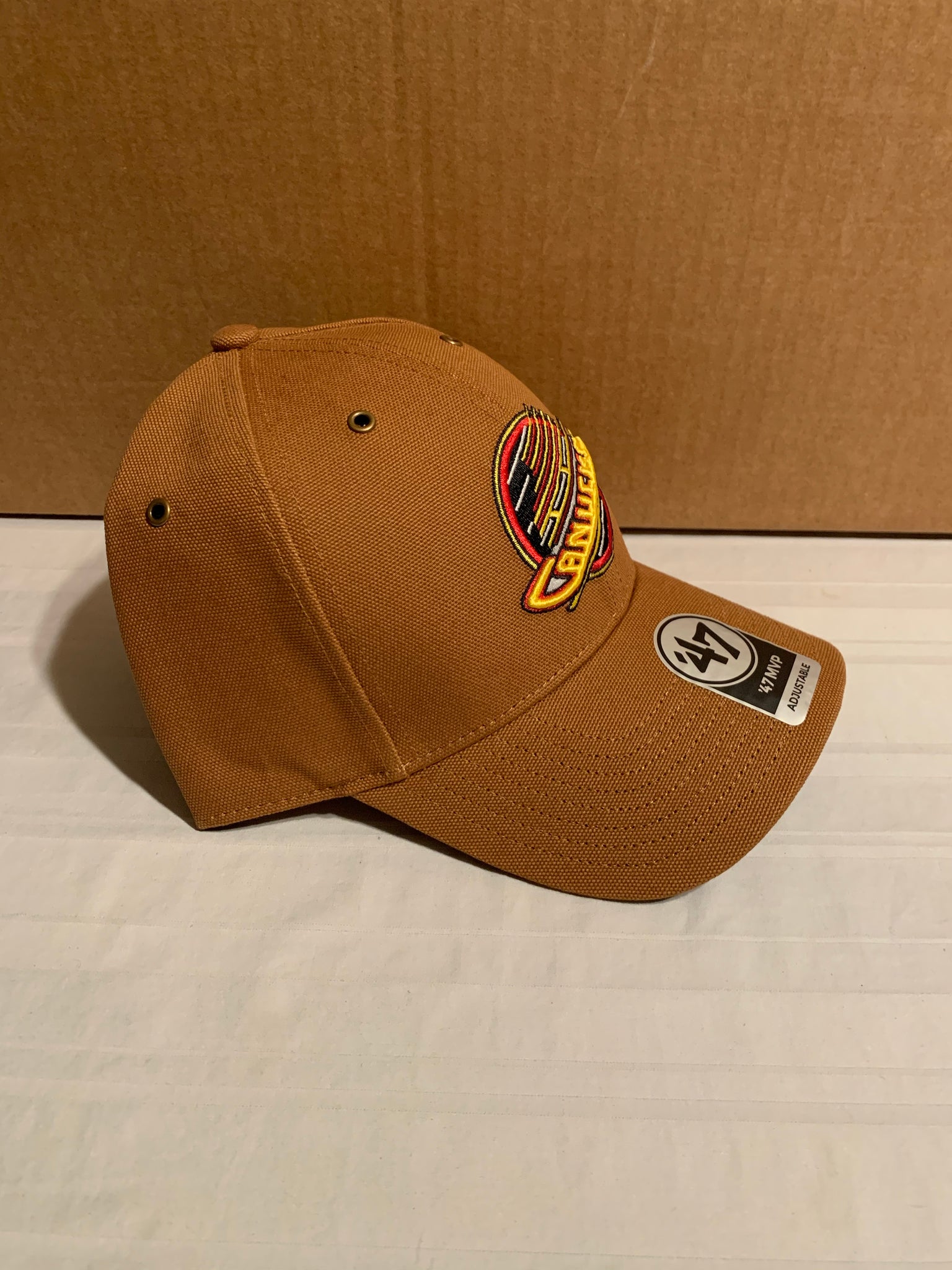 canucks carhartt hat