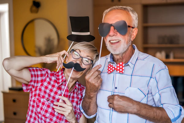 idées originales pour anniversaire de 60 ans avec une location de photobooth anniversaire avec le cadre magique