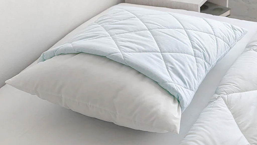 Tyynynsuoja pidentää tyynyn käyttöikää ja pitää sen puhtaampana.