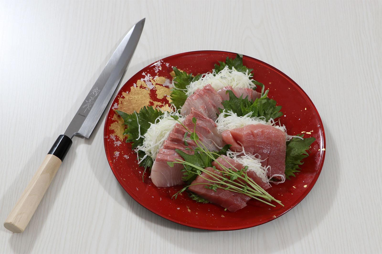 Sashimi, Tuna and Kanpachi (greater amberjack)-2 200mb.jpg__PID:e465ac33-0bf8-46fa-b6bf-241c562d0257