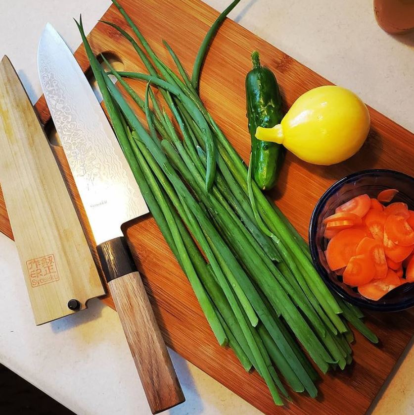 Santoku Knife with green Onions