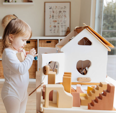 enfant qui apprend l'autonomie