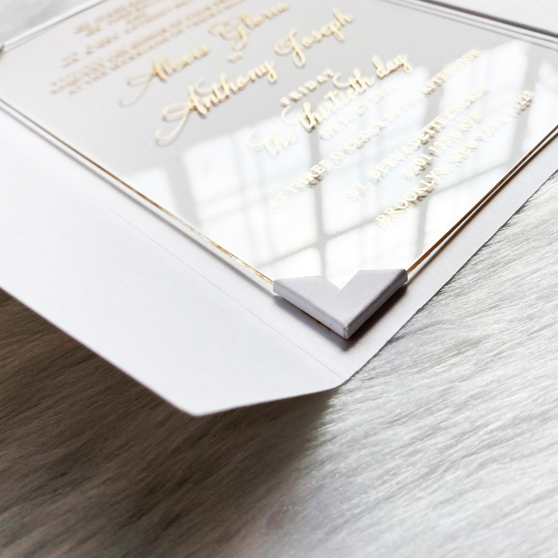 Luxury White Pocket Invitations with Plexiglass YWI-7013