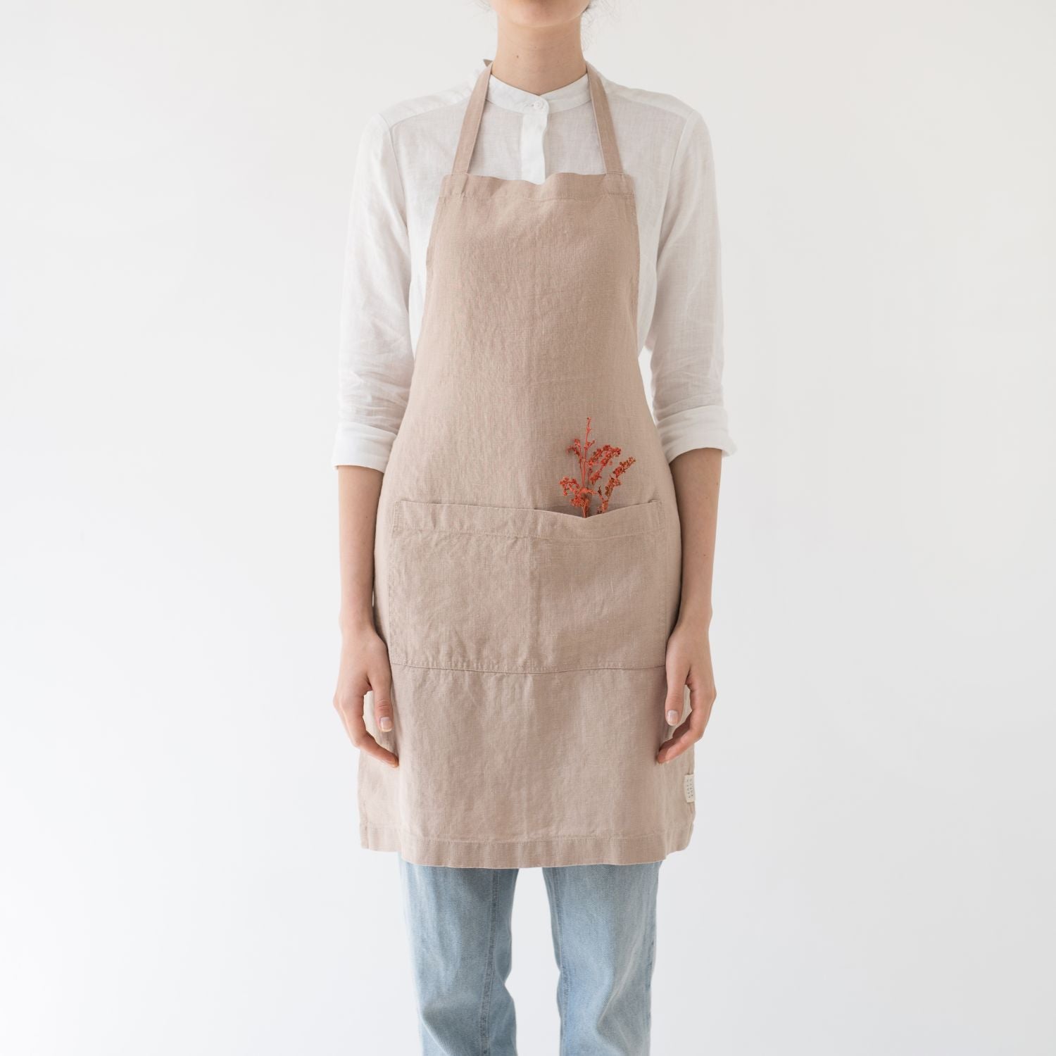 https://cdn.shopify.com/s/files/1/0535/0286/9676/products/PortobelloDailyApron_1600x.jpg?v=1624453421