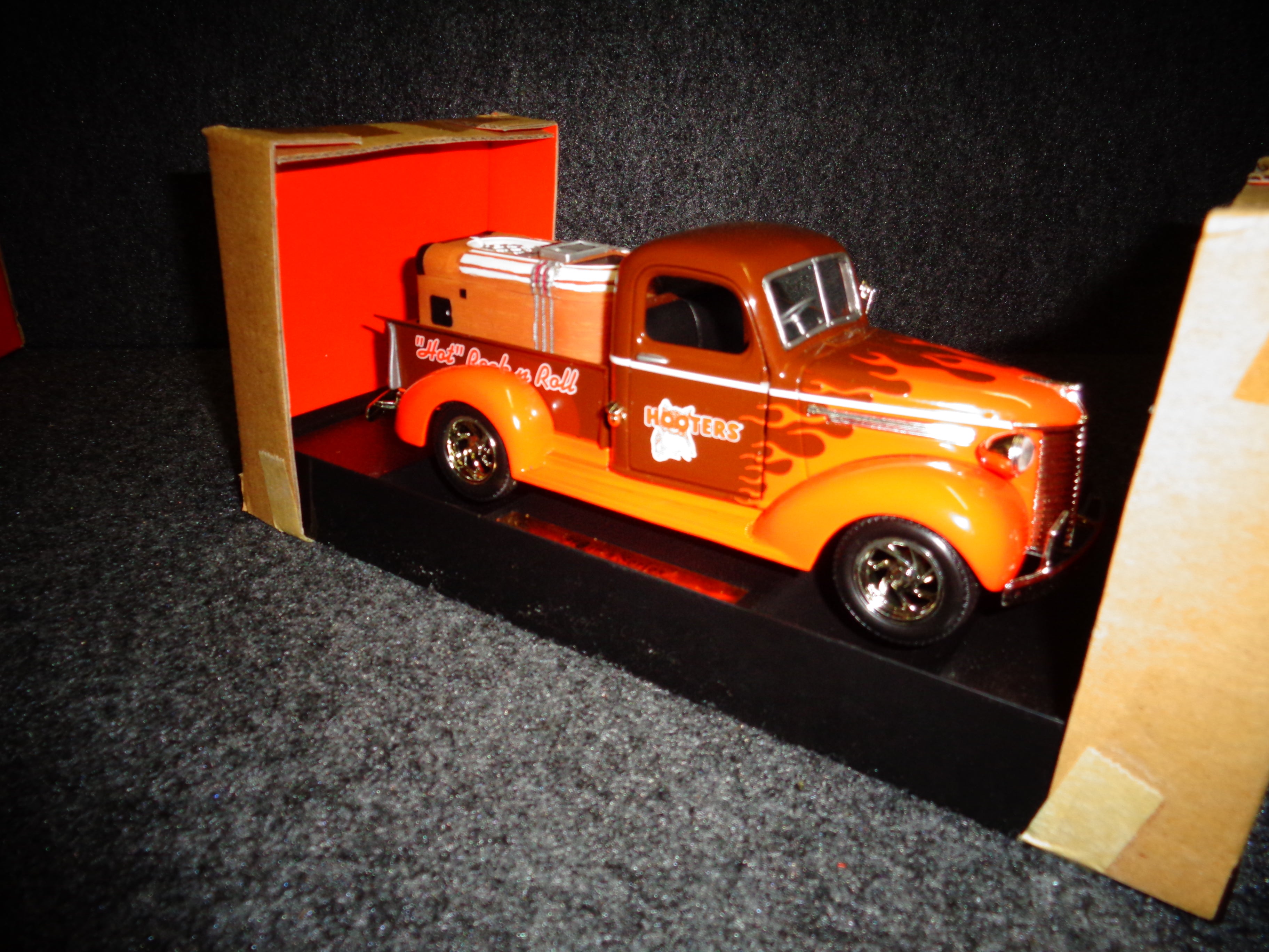 Hooters 1939 Chevrolet Pickup Truck – Texaco Toys Plus