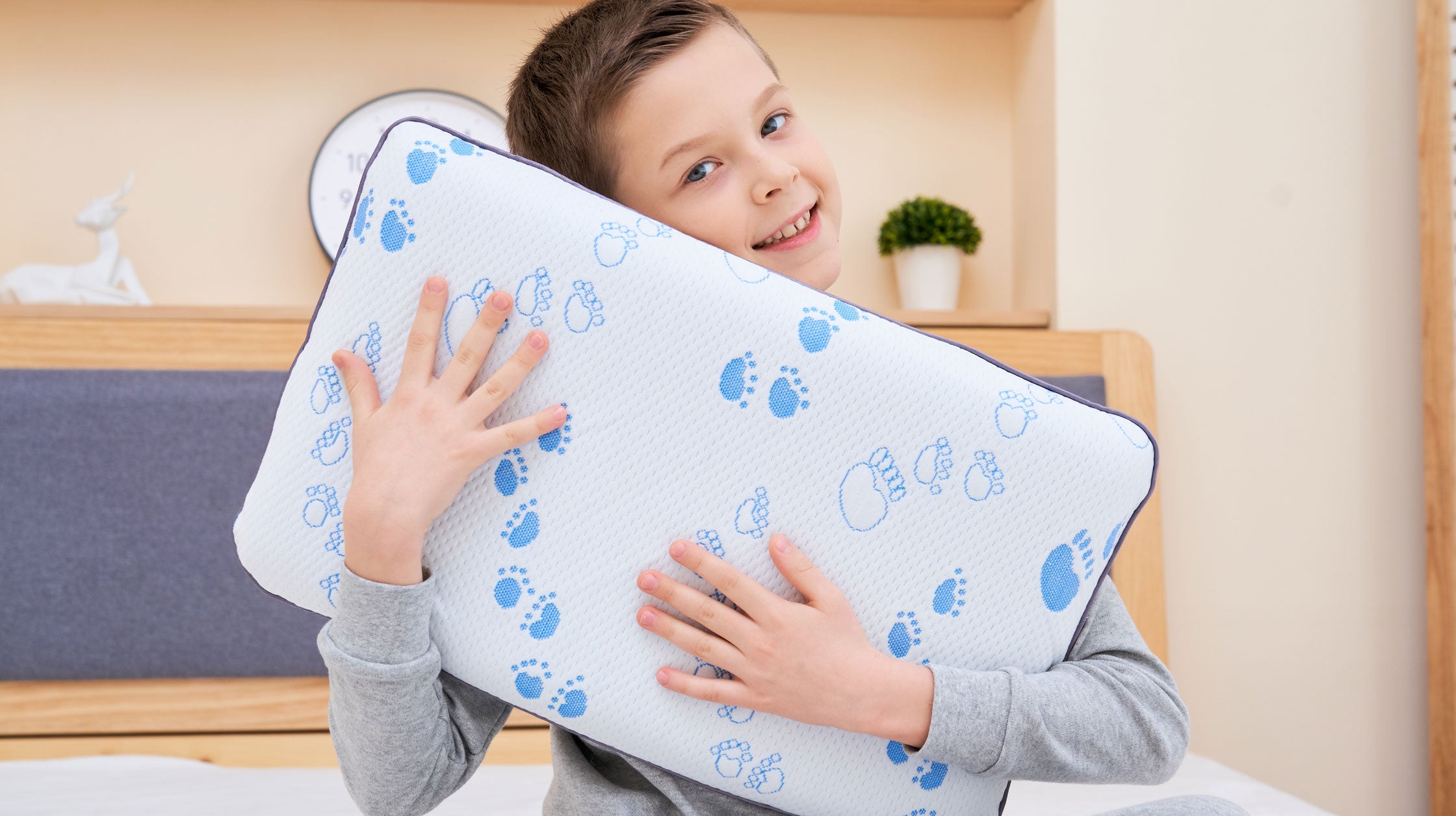 Foam pillow hugging