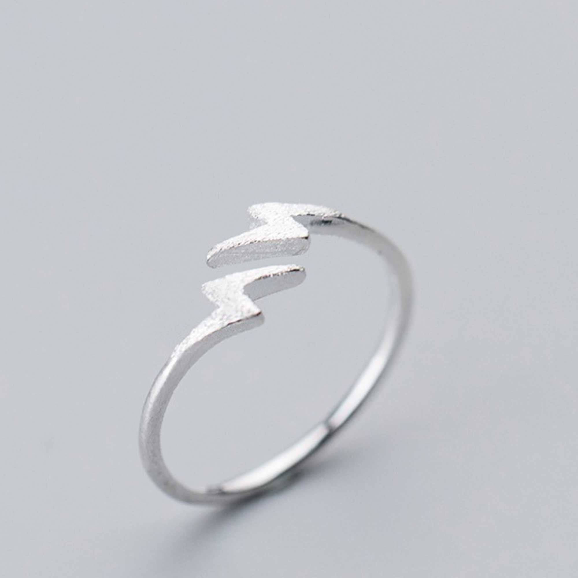 Helena Lightning Ring - Le Ameria