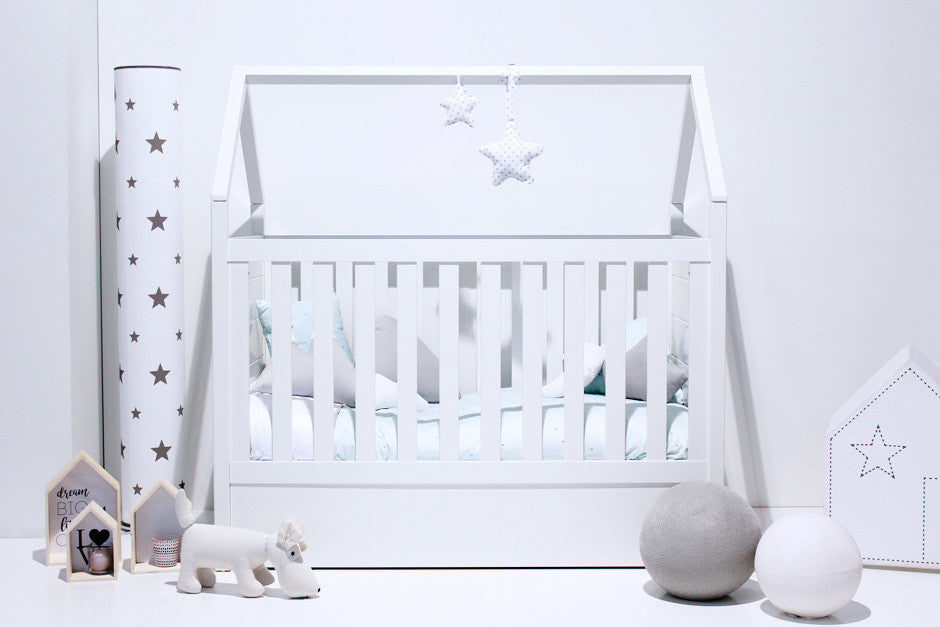 Introducing the evolutionary crib with a Montessori house roof