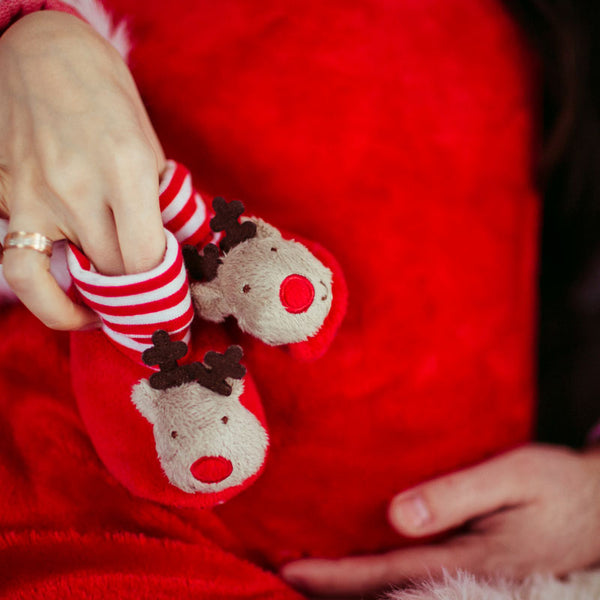 ideas para anunciar embarazo con patucos navideños