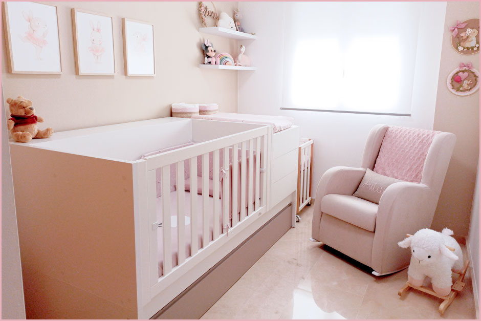Dormitorio de bebé con cuna convertible de diseño Alondra