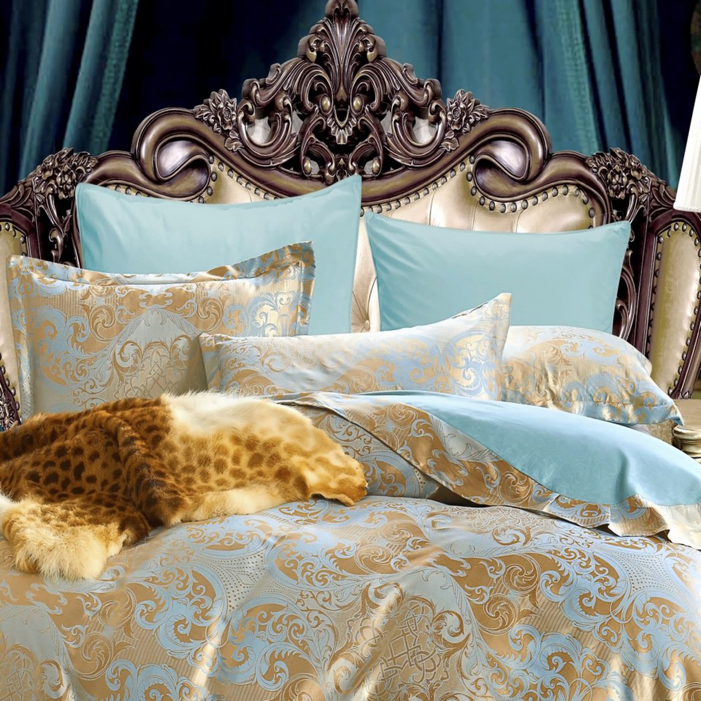 https://cdn.shopify.com/s/files/1/0535/2007/2857/files/daintyduvet-luxury-blue-duvet-cover-set-jacquard-fabric-aesthetic-bedding-decorative-embroidered-bedding-set-2.jpg?v=1692023231&width=2400