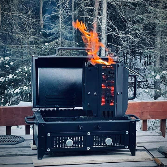 Barbecue grill charbon de bois noir - fumoir avec récupérateur de cendres.  Aérateurs. Bac charbon ajustable et tablettes rabattables