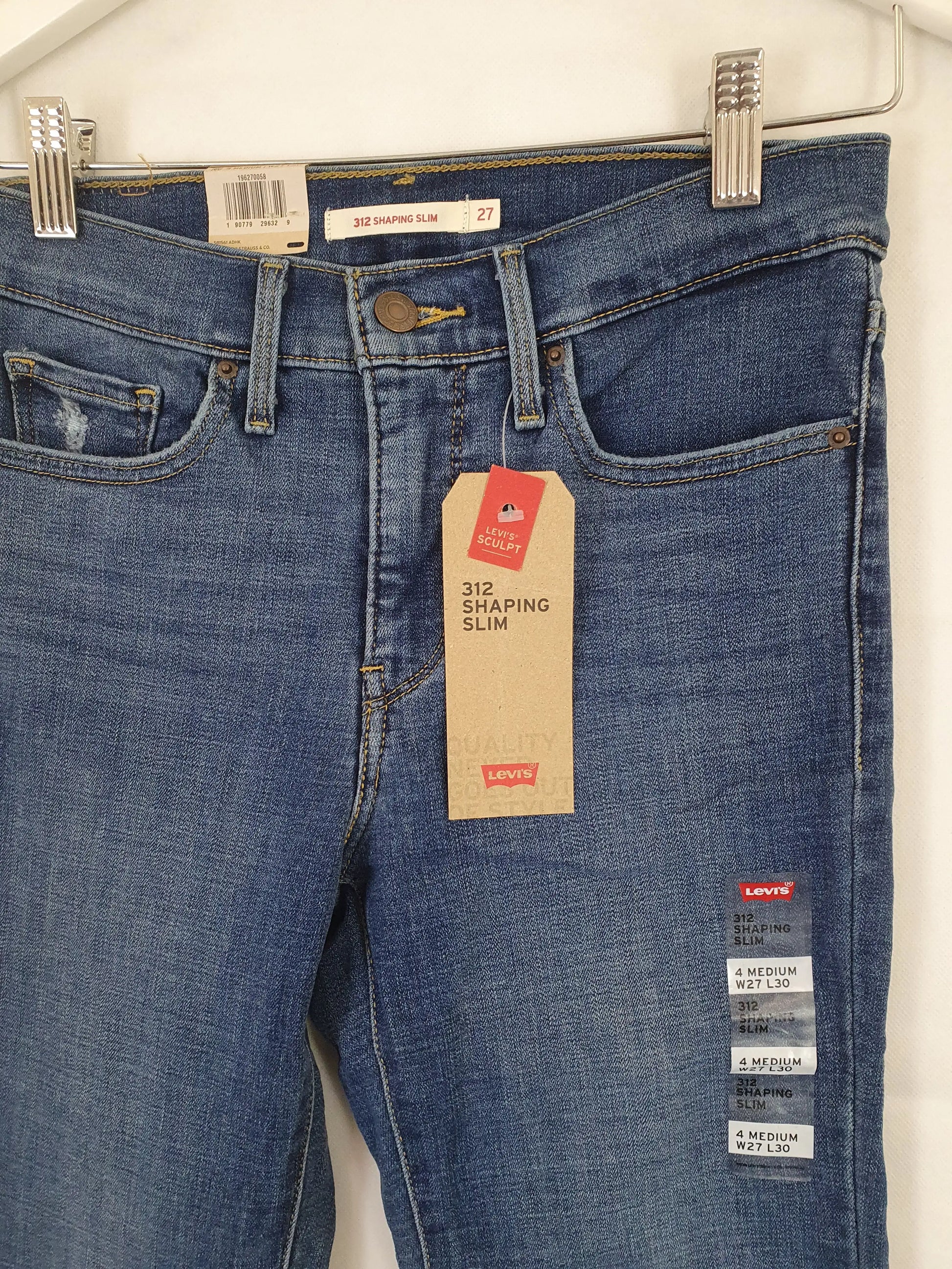 Levi's Sculpt Shaping Slim Jeans Size 8 – SwapUp