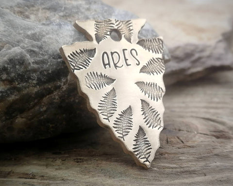 arrow head dog tag with fern leaves