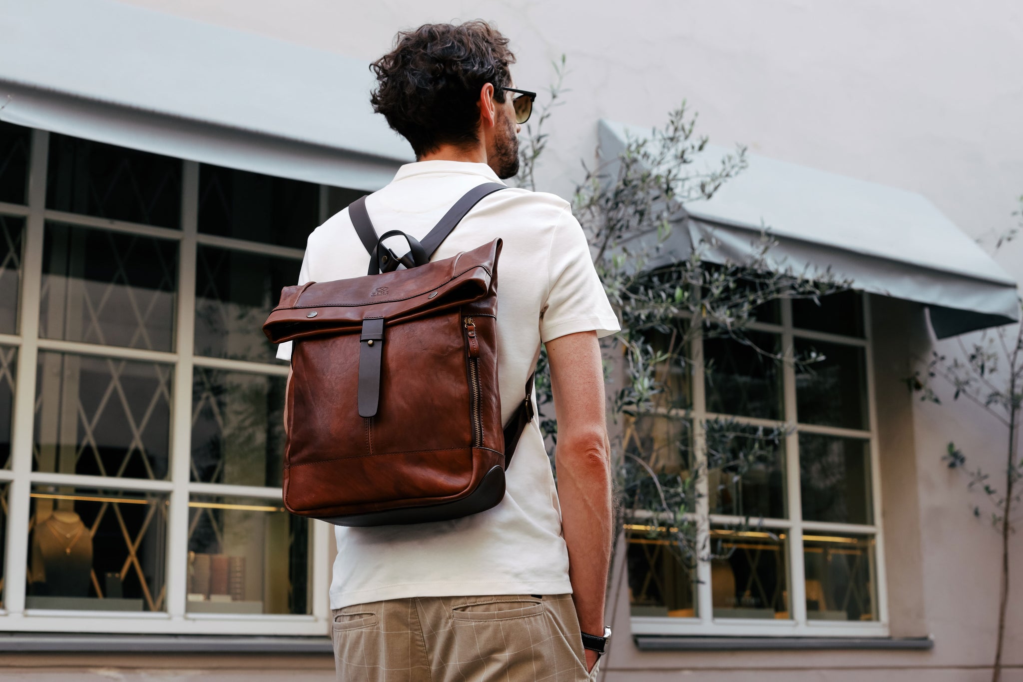 How Should You Wear a Leather Backpack? – Time Resistance