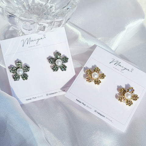 Lovely fashion flower earrings