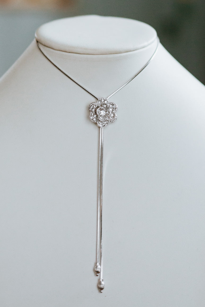 Short Lariat 3D Flower Necklace