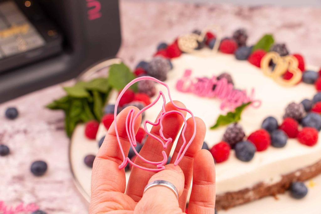 Beeren-Herz-Torte Käsesahne mit Beeren zum Muttertag