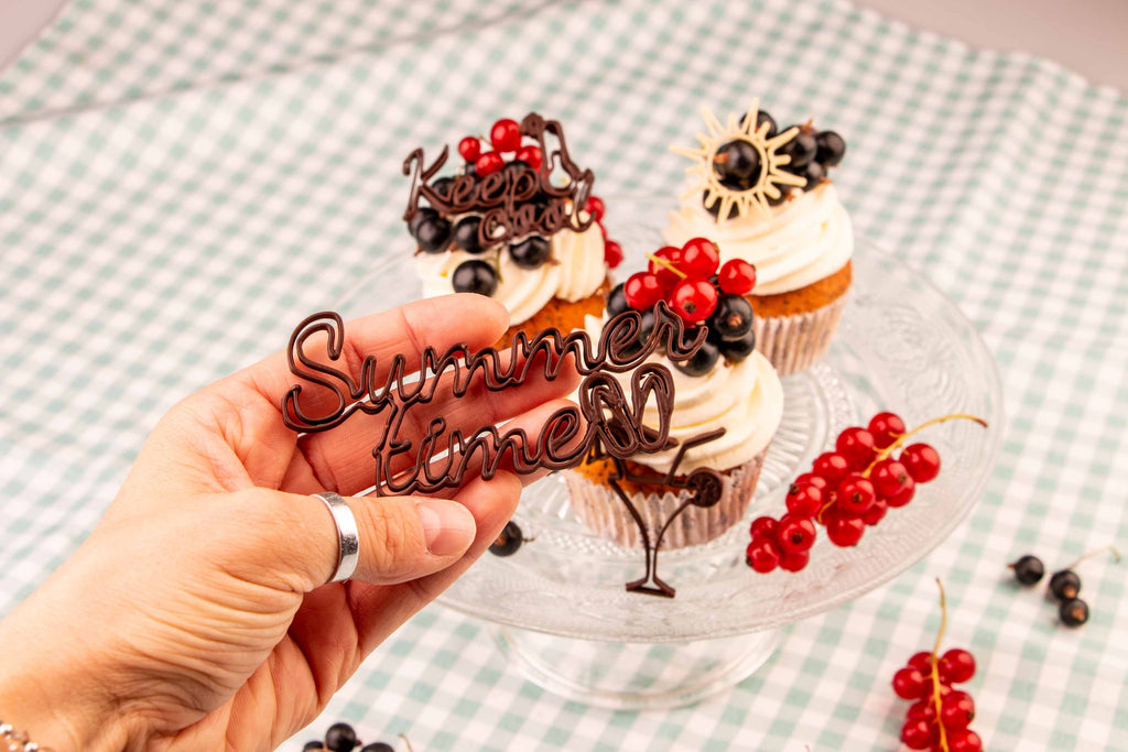 Zitronen-Mohn-Cupcakes mit Frischkäsetopping