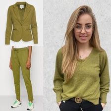 pistache groen, groene blazer, groene pantalon 