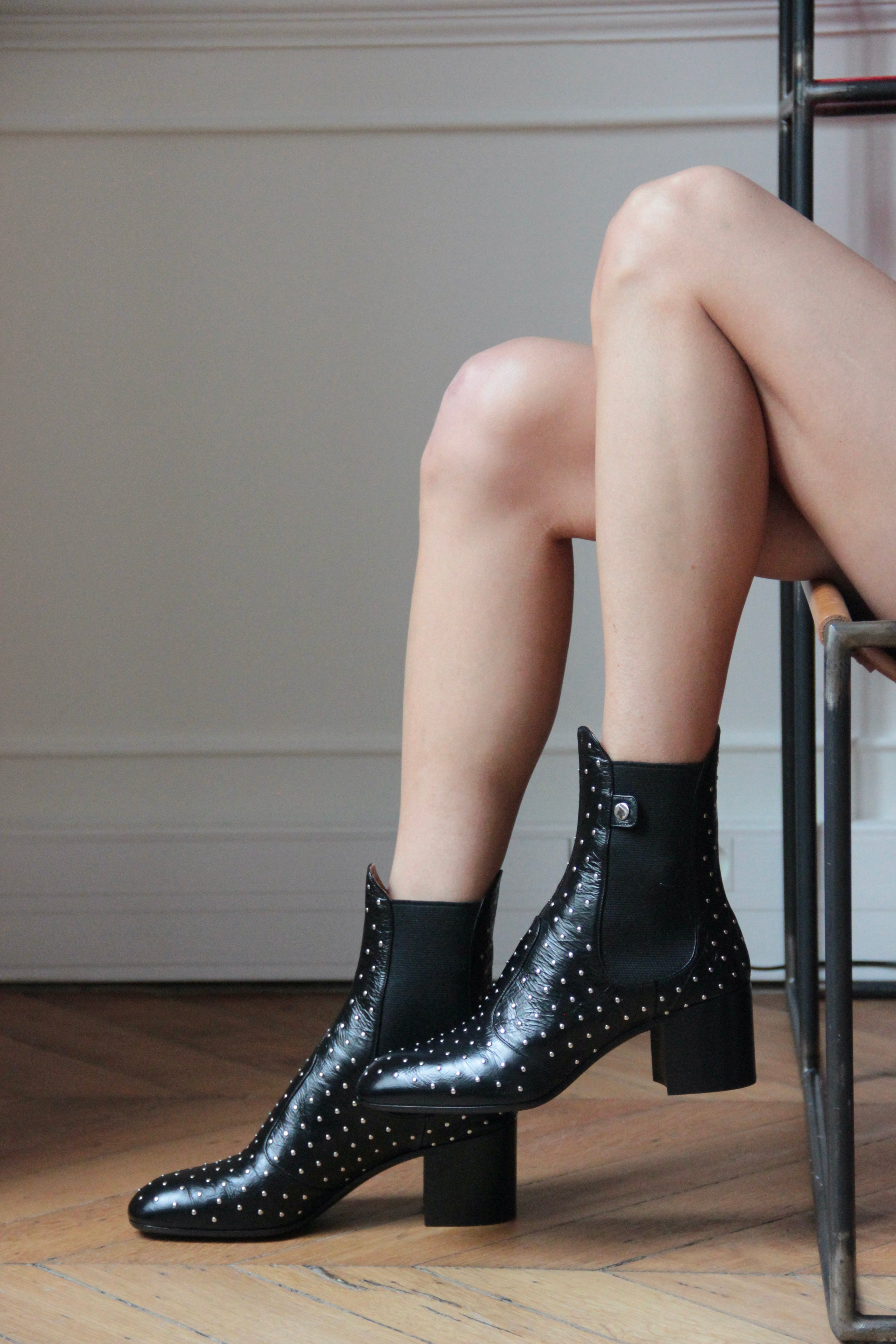 ANGIE BLACK STUDS - THE GLOVE BOOT