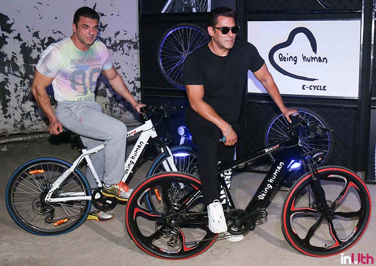 Akshay Kumar, e-bike